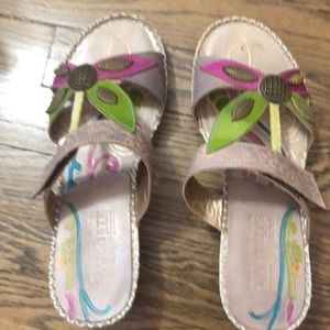 Cute Almost flat Sandals.